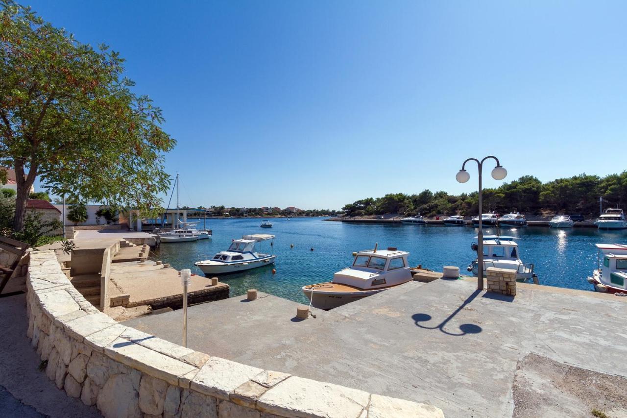 Apartments By The Sea Simuni, Pag - 4083 Kolan Esterno foto